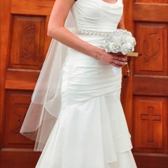 Wedding dress - David’s bridal taffeta scoop neck tiered wedding dress - Picture 3 of 4